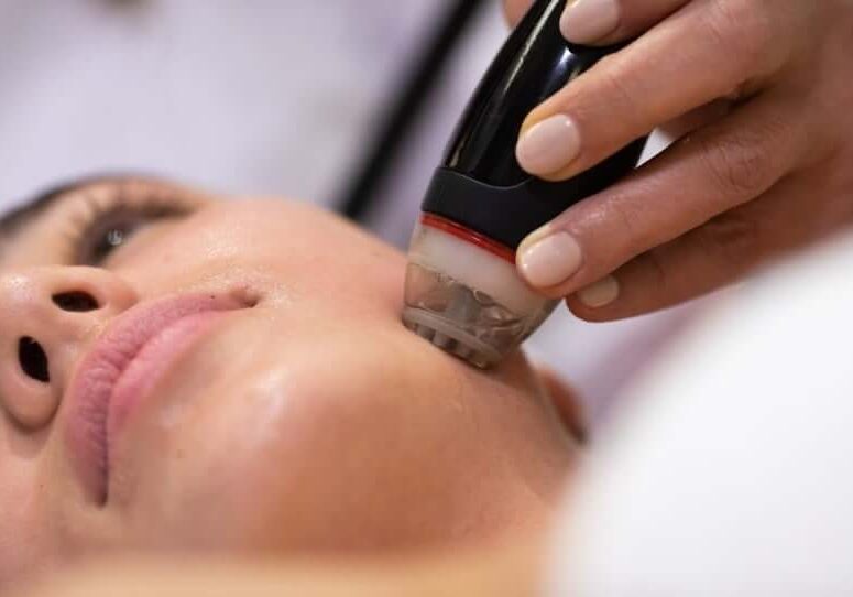 hydradermabrasion-treatment-with-dermaclear